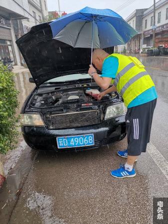 路途抽查车辆状况