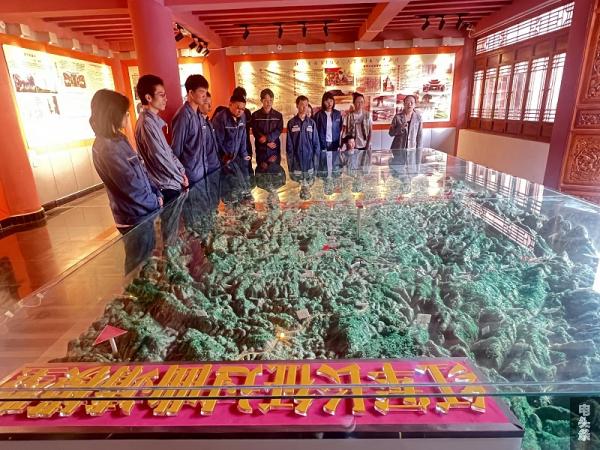 南方电网云南曲靖麒麟供电局组织团员开展红色实践教育活动(1)